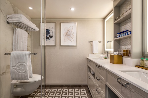 Oceania Cruises A-Class Penthouse Suite 0.jpg